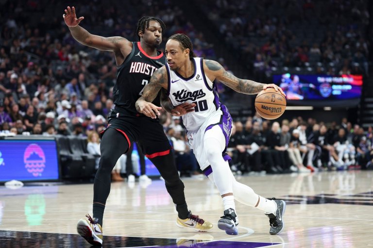 DeMar DeRozan reaches 26,000 career points in Kings' victory over Rockets | iNFOnews.ca