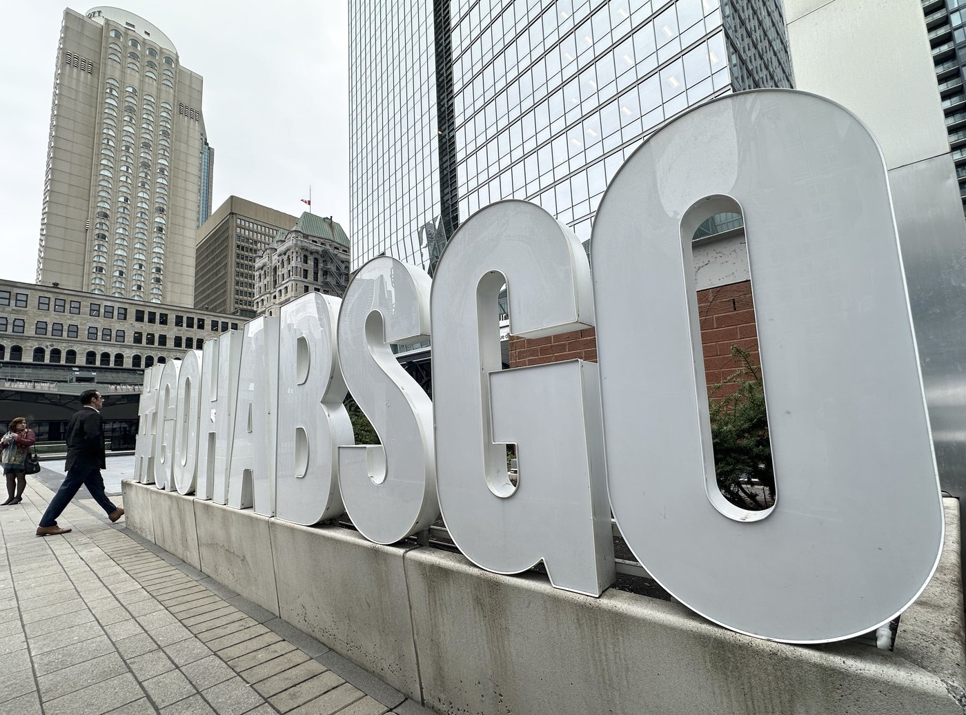 Montreal buses remove 'Go! Canadiens Go!' after complaint to language watchdog | iNFOnews.ca