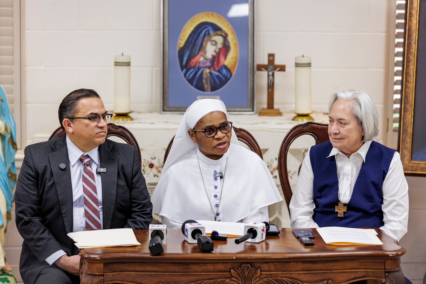 Nun speaks out for first time about being detained by ICE while walking to Mass in Texas | iNFOnews.ca Nun speaks out for first time about being detained by ICE while walking to Mass in Texas | iNFOnews.ca
