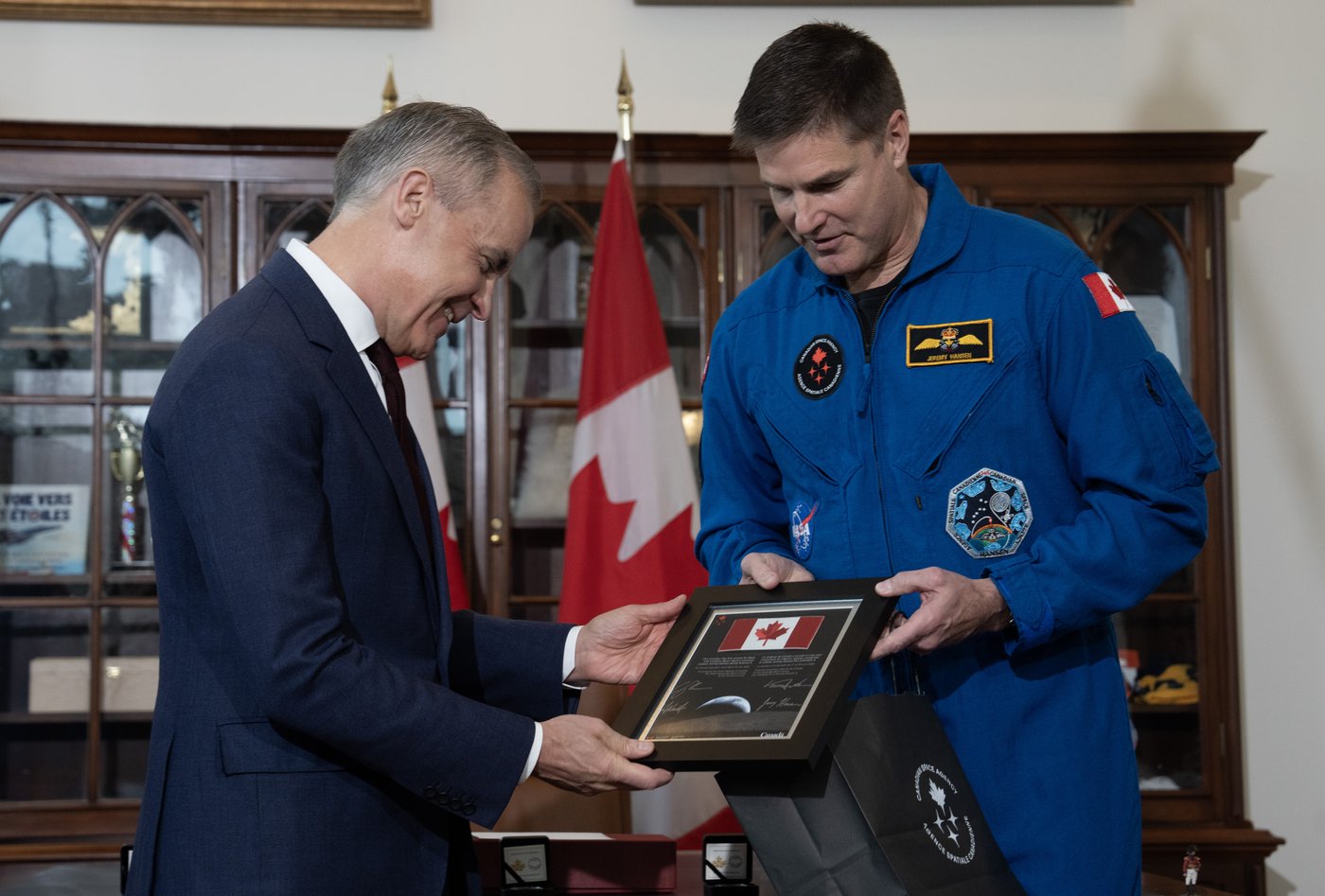 Artemis II crewmates say space exploration depends on nations working together | iNFOnews.ca Artemis II crewmates say space exploration depends on nations working together | iNFOnews.ca
