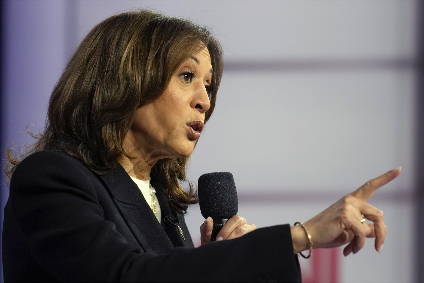 Harris says Trump 'is a fascist' after his ex-chief of staff says he wanted generals like Hitler's | iNFOnews.ca Harris says Trump 'is a fascist' after his ex-chief of staff says he wanted generals like Hitler's | iNFOnews.ca