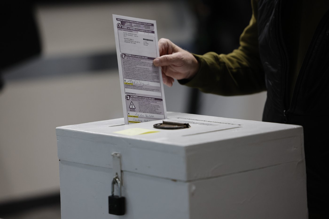 Wisconsin voters cast ballots under national spotlight to decide control of the state Supreme Court | iNFOnews.ca