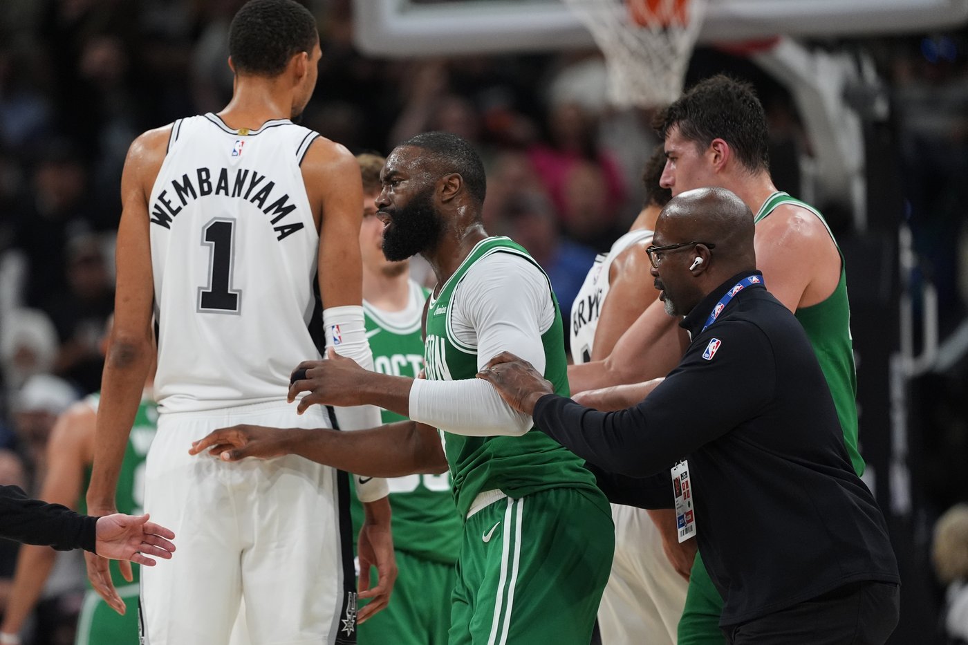 Celtics' Brown ejected in first half after argument with officials in matchup with Spurs | iNFOnews.ca Celtics' Brown ejected in first half after argument with officials in matchup with Spurs | iNFOnews.ca