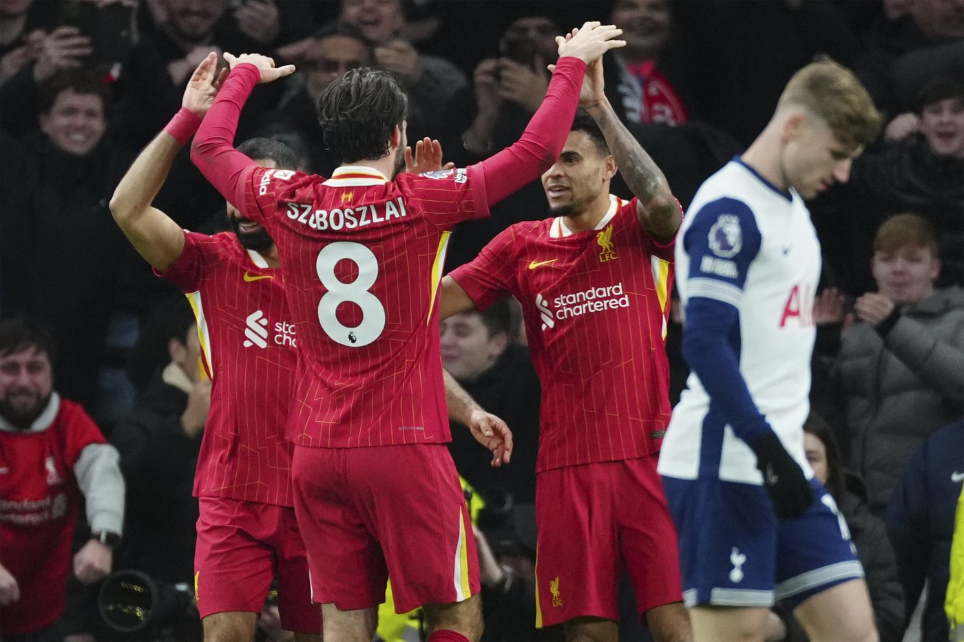 Liverpool routs Spurs 6-3 to take 4-point lead into Christmas in Premier League. Man United humbled | iNFOnews.ca
