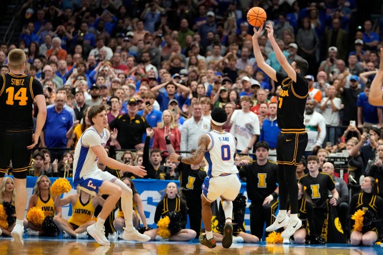 Iowa beats No. 1 seed and defending champ Florida in March Madness on Folgueiras' 3 in final seconds | iNFOnews.ca