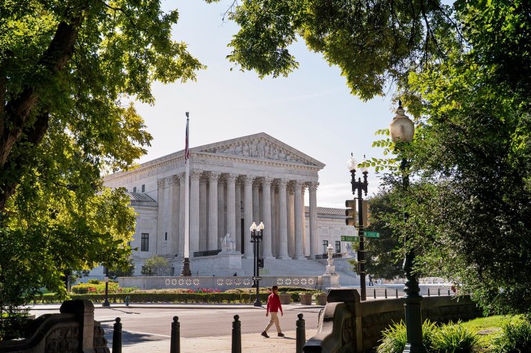 Supreme Court lets Trump administration use revamped federal voter eligibility database for now | iNFOnews.ca