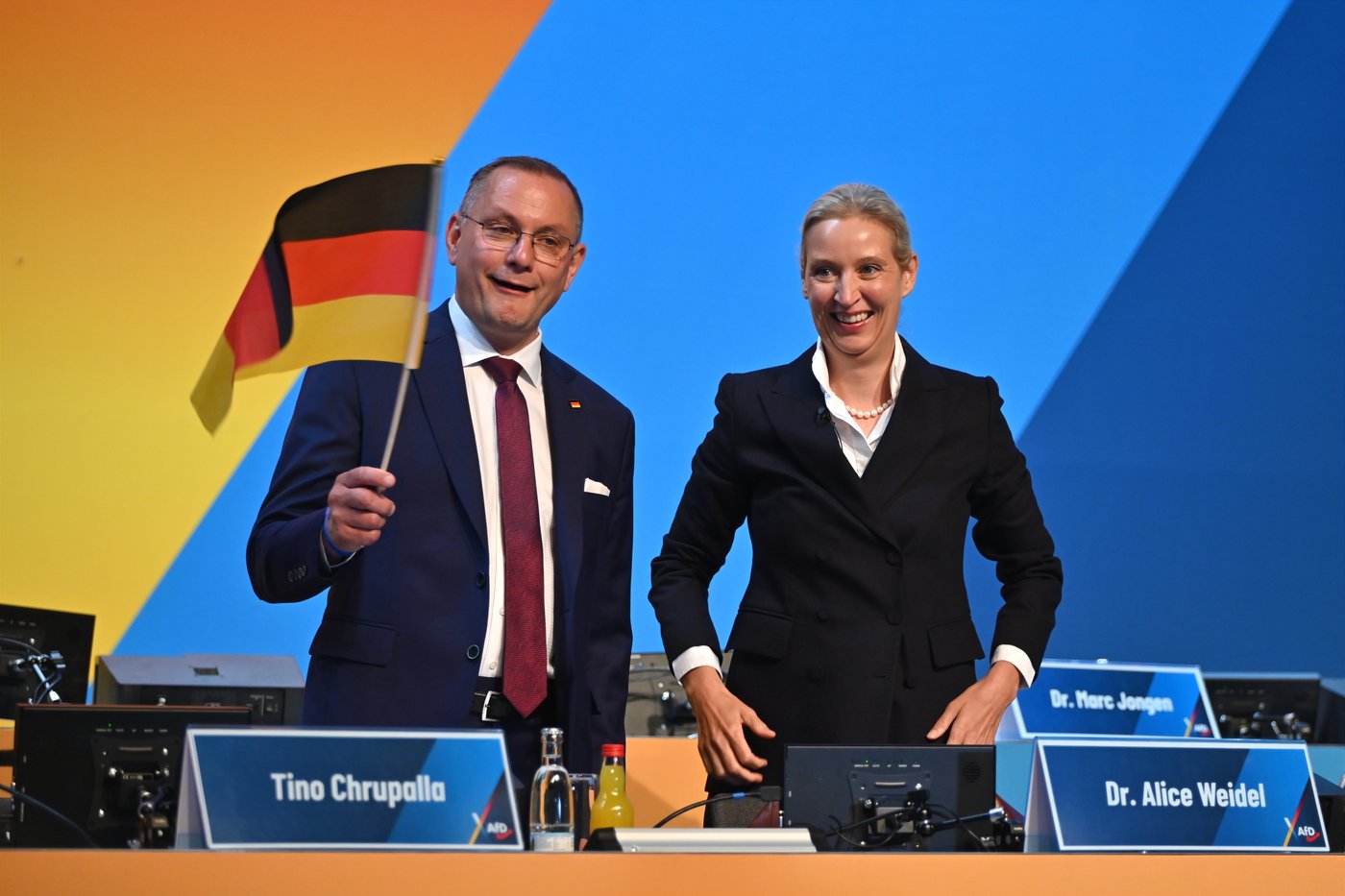Far-right Alternative for Germany party reelects leaders as protesters and police clash | iNFOnews.ca
