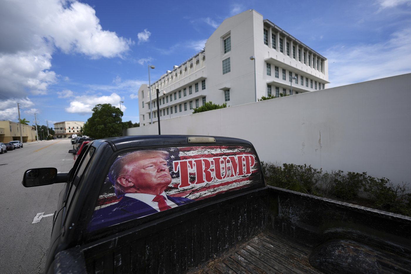 Man accused of trying to assassinate Trump in Florida rests his case without testifying | iNFOnews.ca