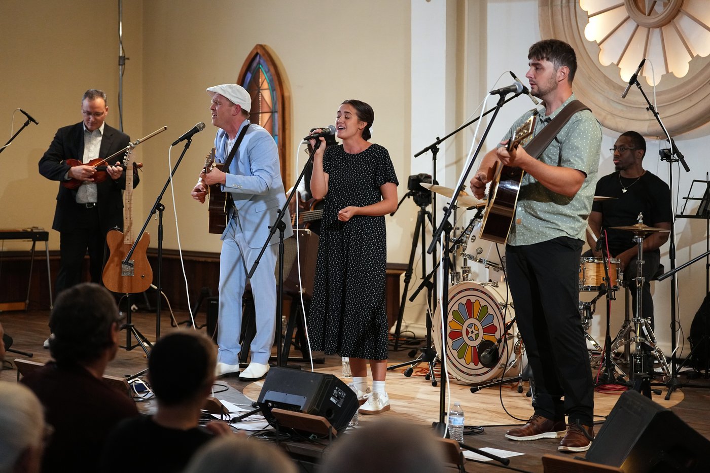 A converted church in rural Pennsylvania is becoming an incubator for Amish roots music | iNFOnews.ca