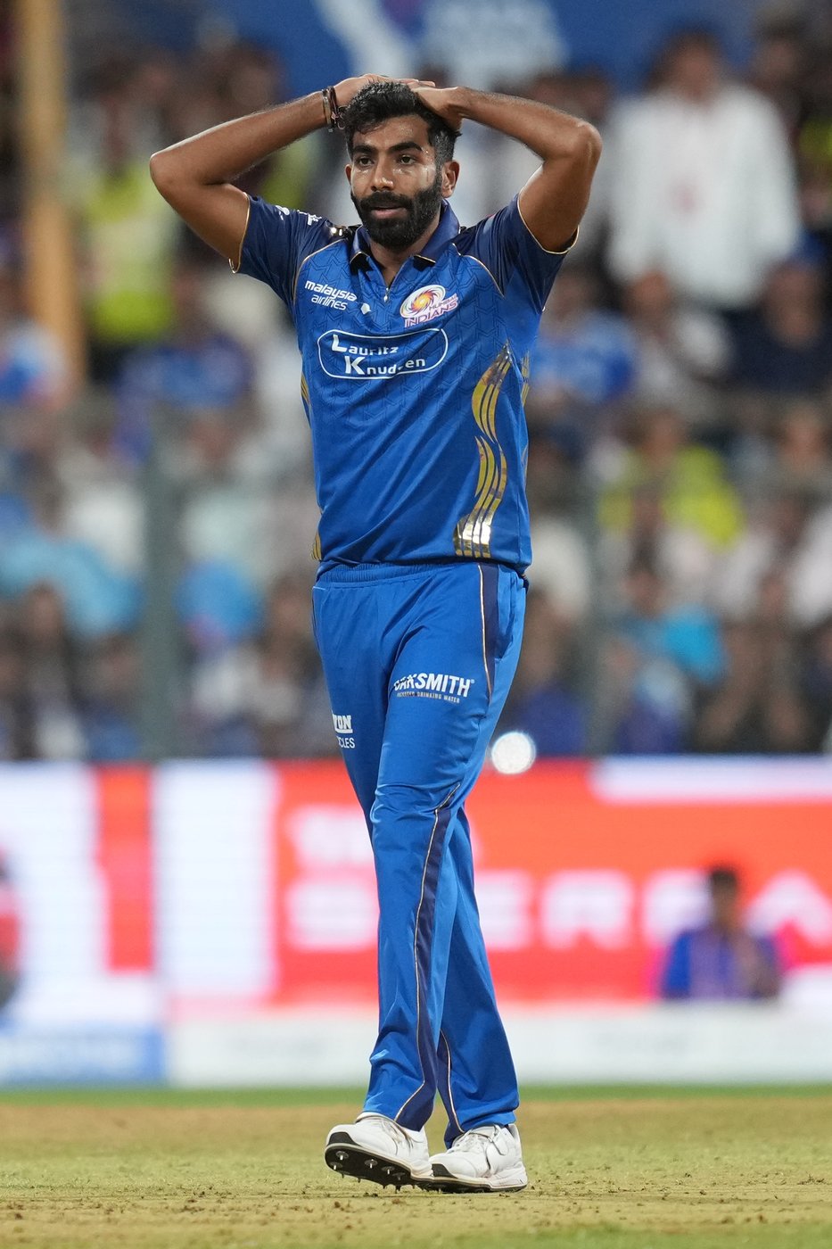 Sharma and Rickelton lead Mumbai to 6-wicket win over Kolkata in IPL | iNFOnews.ca