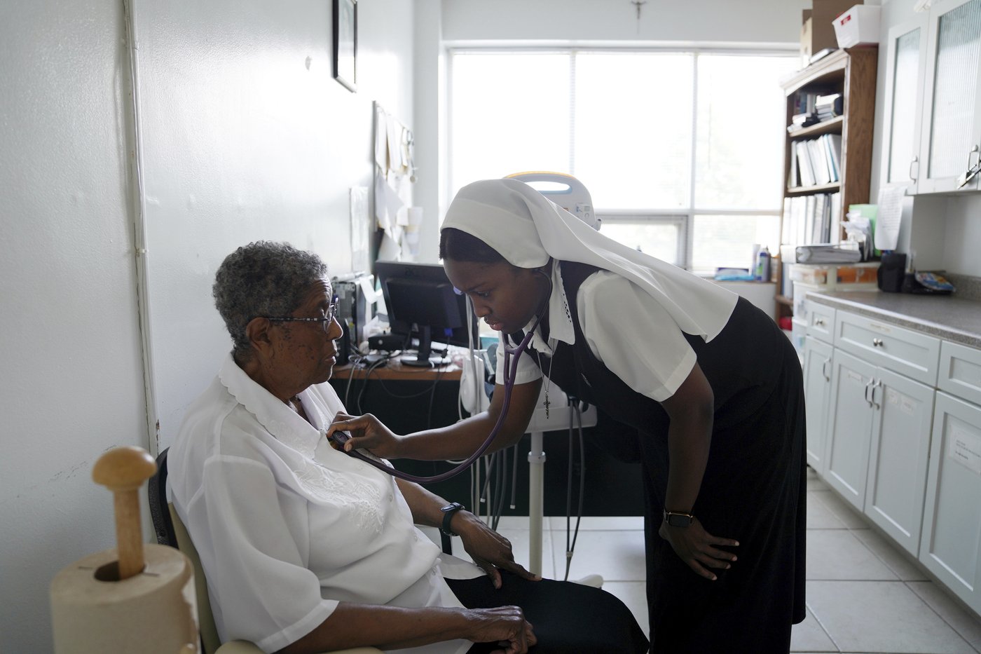 Young nuns: Two diverse paths to a rare life of faith | iNFOnews.ca
