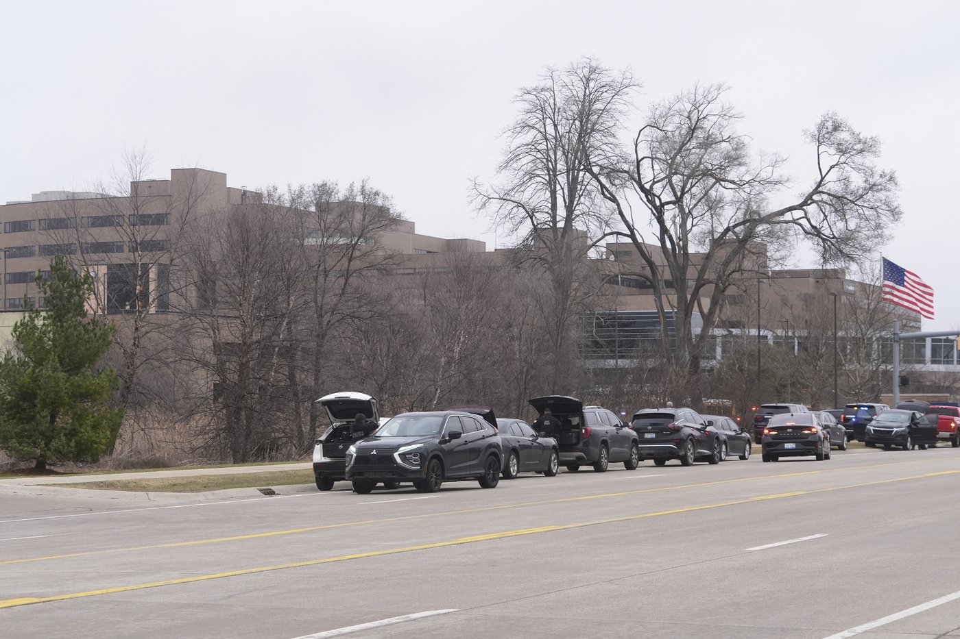 Detroit-area hospital resumes operations after an employee is shot in the parking garage | iNFOnews.ca