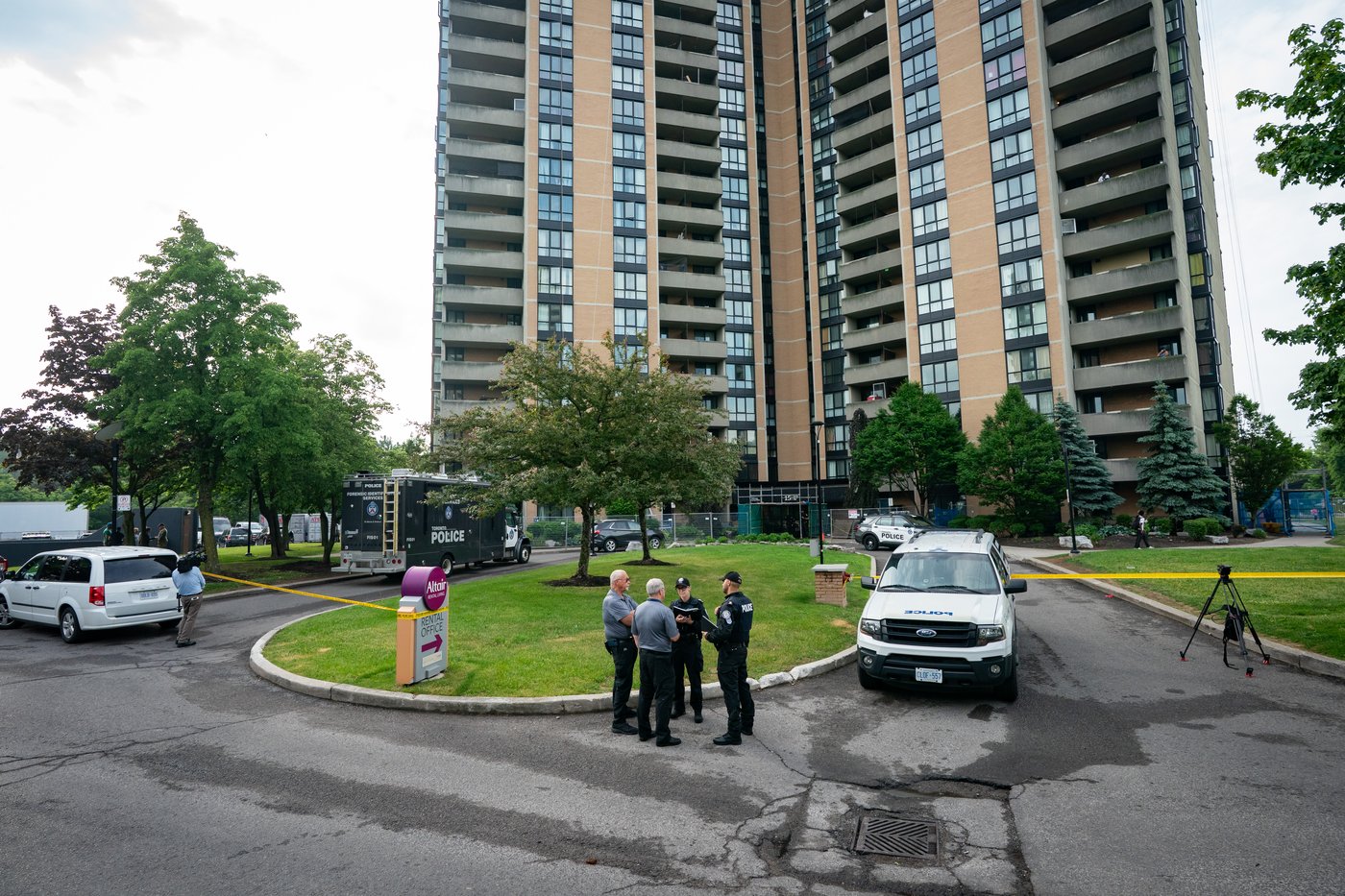 Toronto police officer killed during search linked to U.S. Consulate shooting: chief | iNFOnews.ca