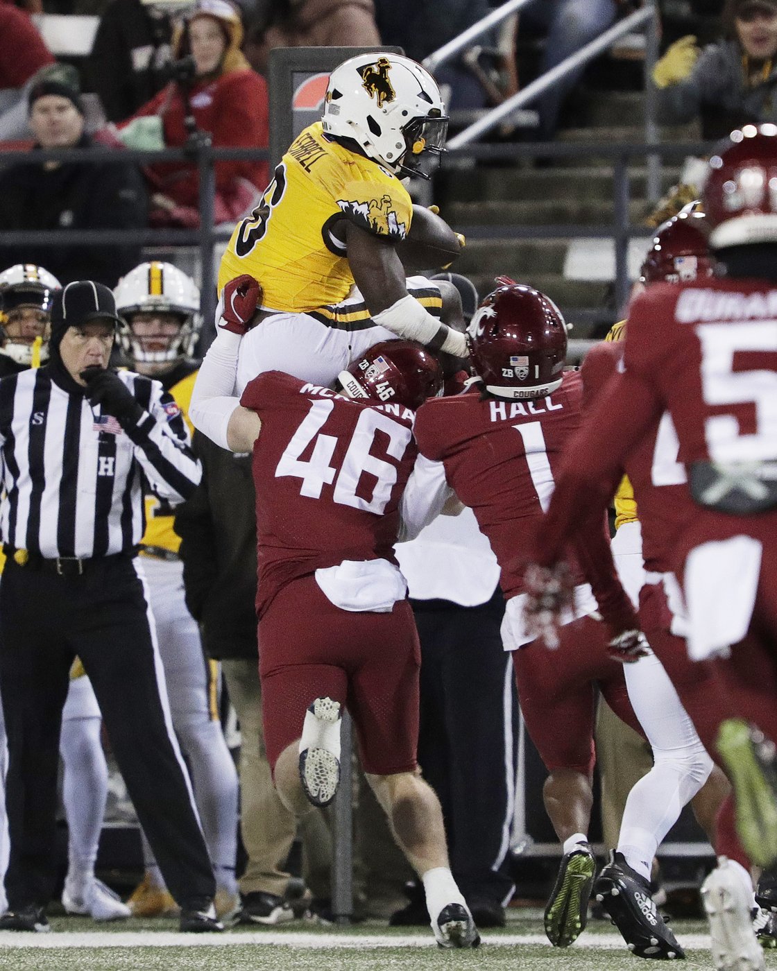 Evan Svoboda throws late TD pass to John Michael Gyllenborg as Wyoming beats Washington State 15-14 | iNFOnews.ca