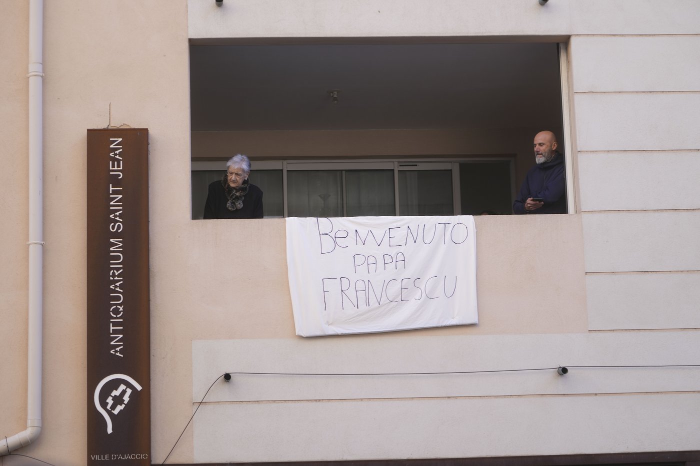 Pope Francis makes 1st papal visit to France's Corsica awash in expressions of popular piety | iNFOnews.ca