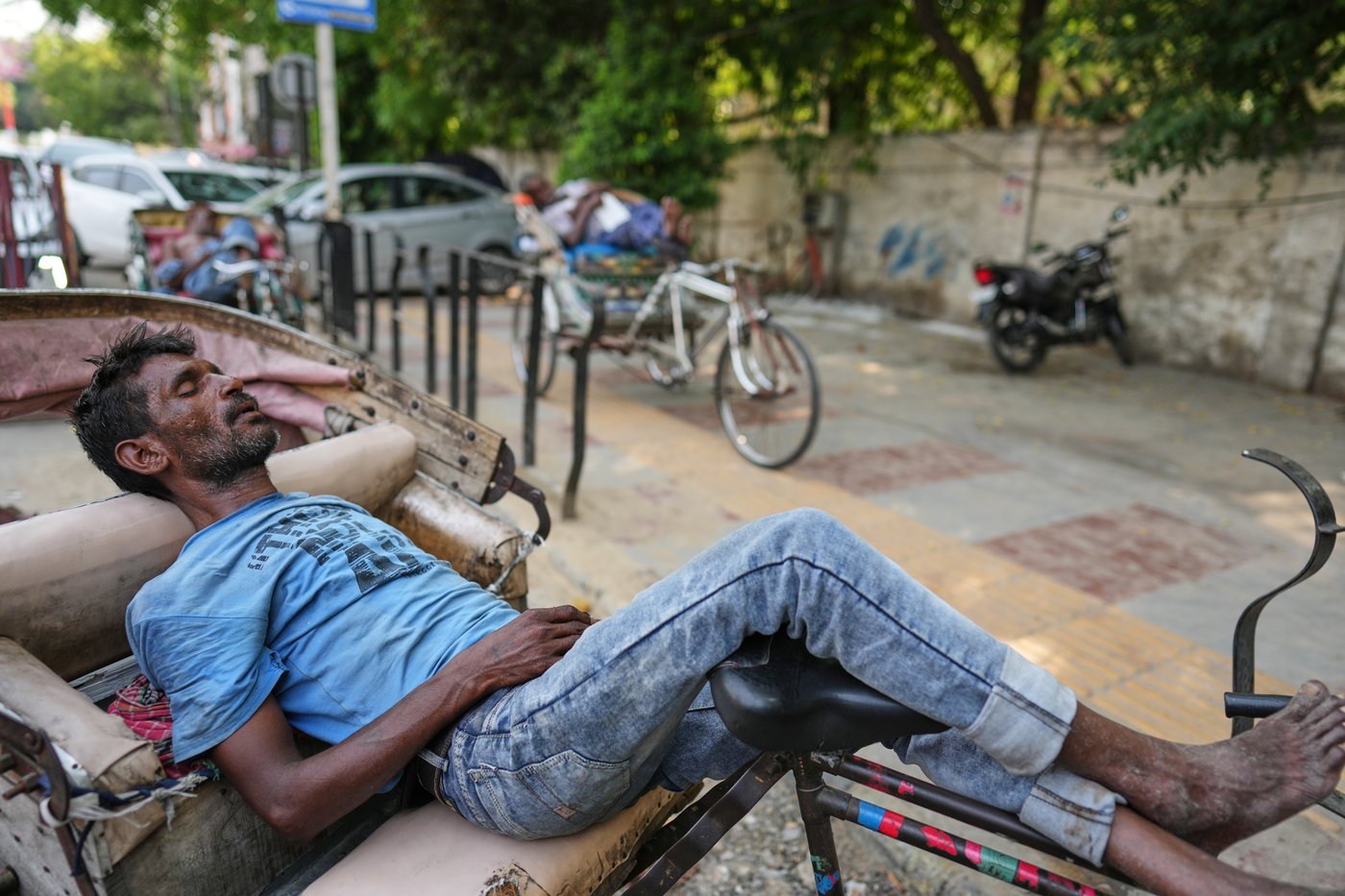 Photos show India sweltering under a severe heat wave | iNFOnews.ca