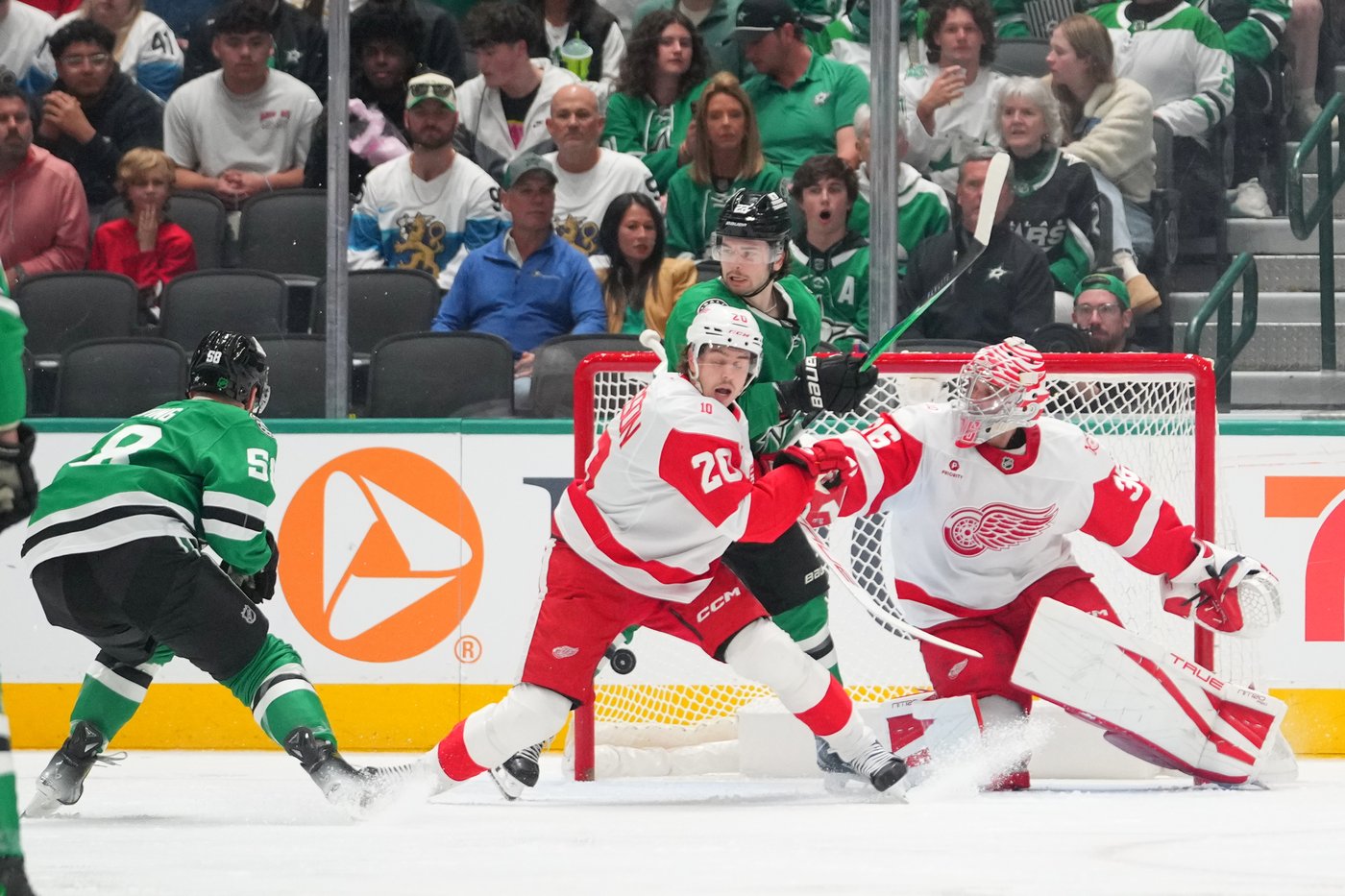 Harley's overtime goal gives streaking Stars a 3-2 win over the Red Wings | iNFOnews.ca