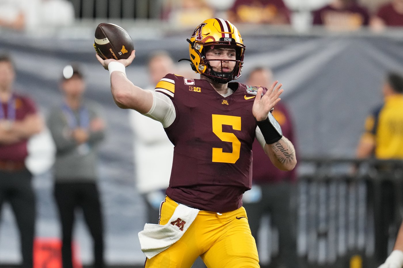 Minnesota QB Drake Lindsey arrested in native Arkansas for alleged underage drinking and fake ID | iNFOnews.ca Minnesota QB Drake Lindsey arrested in native Arkansas for alleged underage drinking and fake ID | iNFOnews.ca