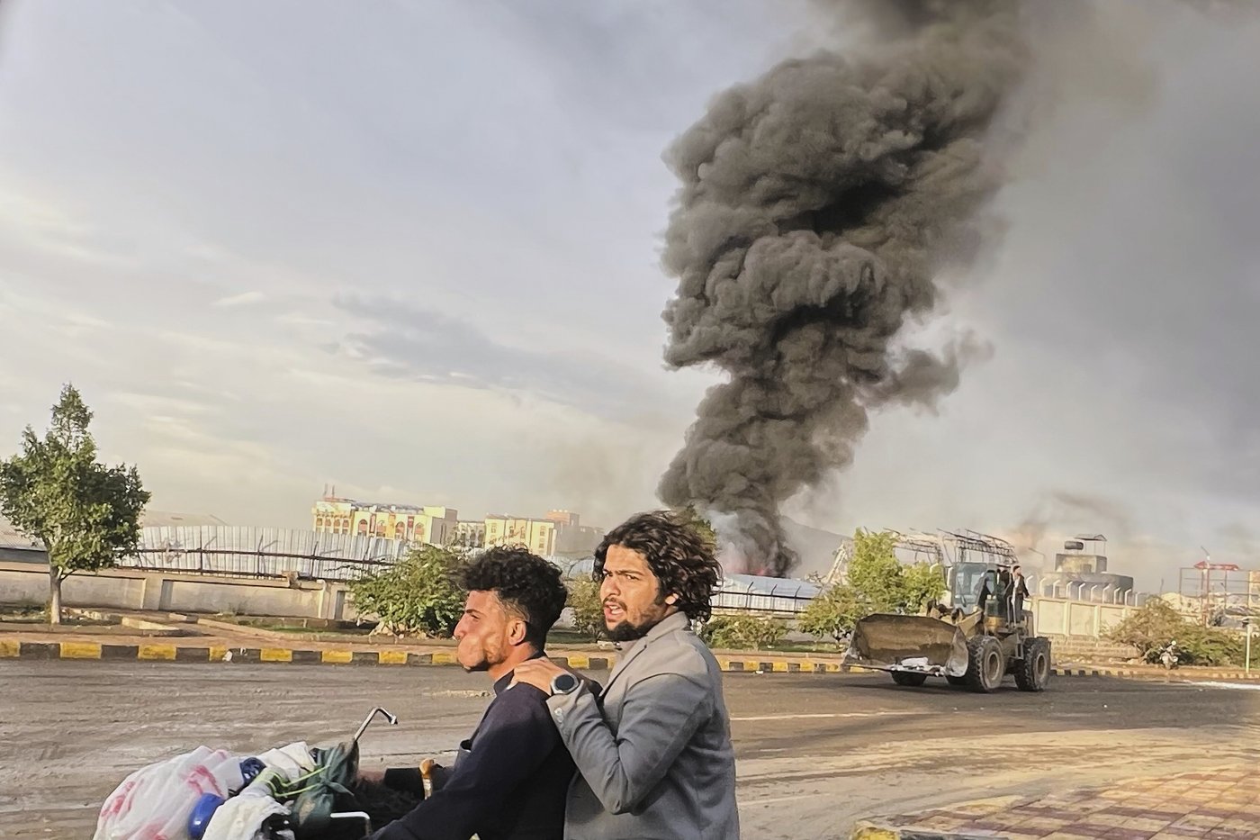 Israeli airstrikes targeting Iran-backed Houthis rock Yemen's capital | iNFOnews.ca