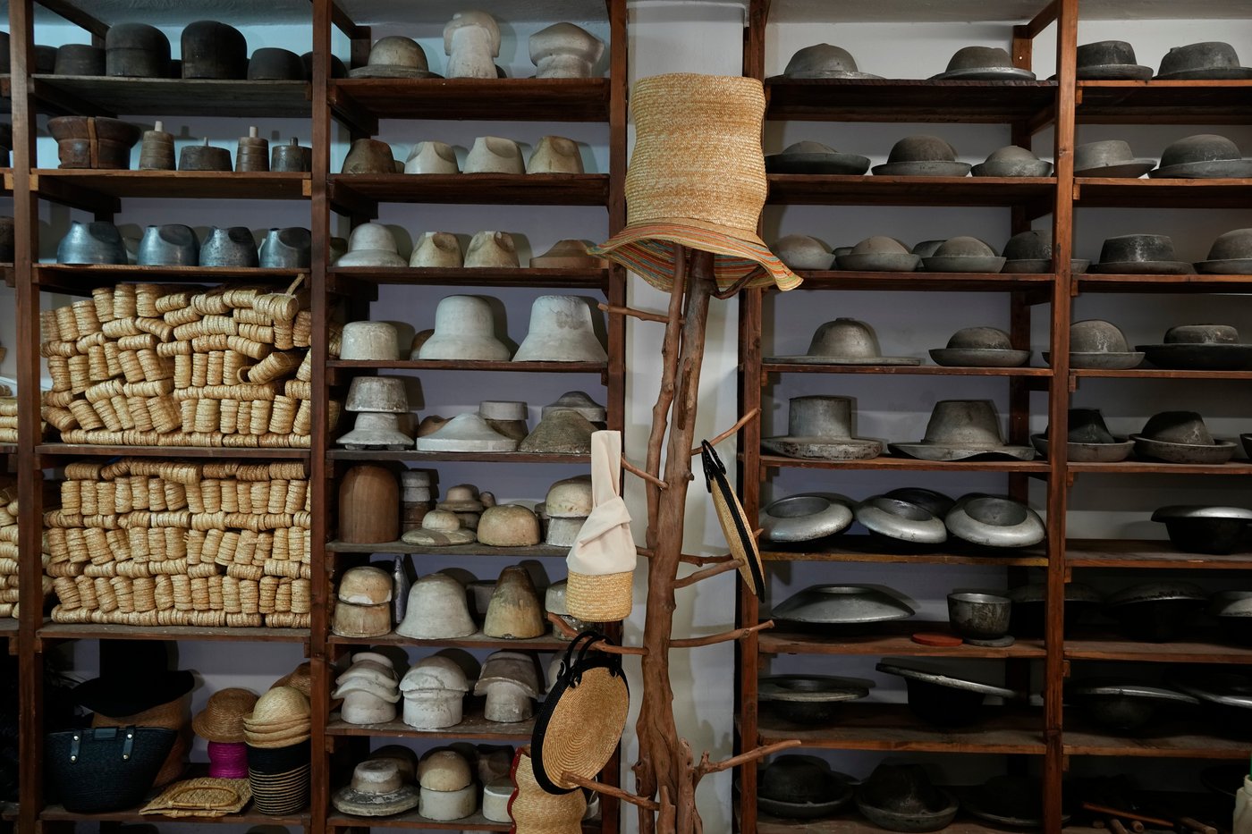 The sunhat is everywhere in Athens as crowds grow larger at ancient Greek sites | iNFOnews.ca The sunhat is everywhere in Athens as crowds grow larger at ancient Greek sites | iNFOnews.ca
