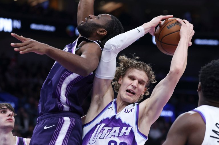 Jaren Jackson Jr. scores 23 in home debut as Jazz deal the Kings their 14th straight loss | iNFOnews.ca