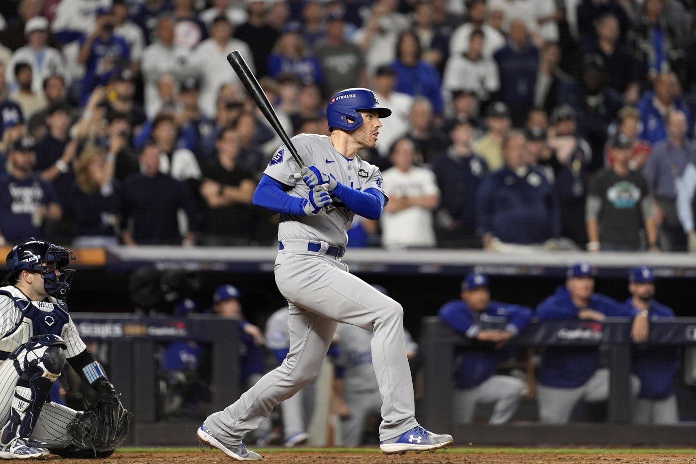 Yankees blow 5-run lead with epic defensive meltdown as Dodgers rally to clinch World Series | iNFOnews.ca Yankees blow 5-run lead with epic defensive meltdown as Dodgers rally to clinch World Series | iNFOnews.ca
