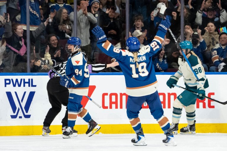 Goldeneyes keep slim playoff hopes alive with 4-1 win over Torrent | iNFOnews.ca