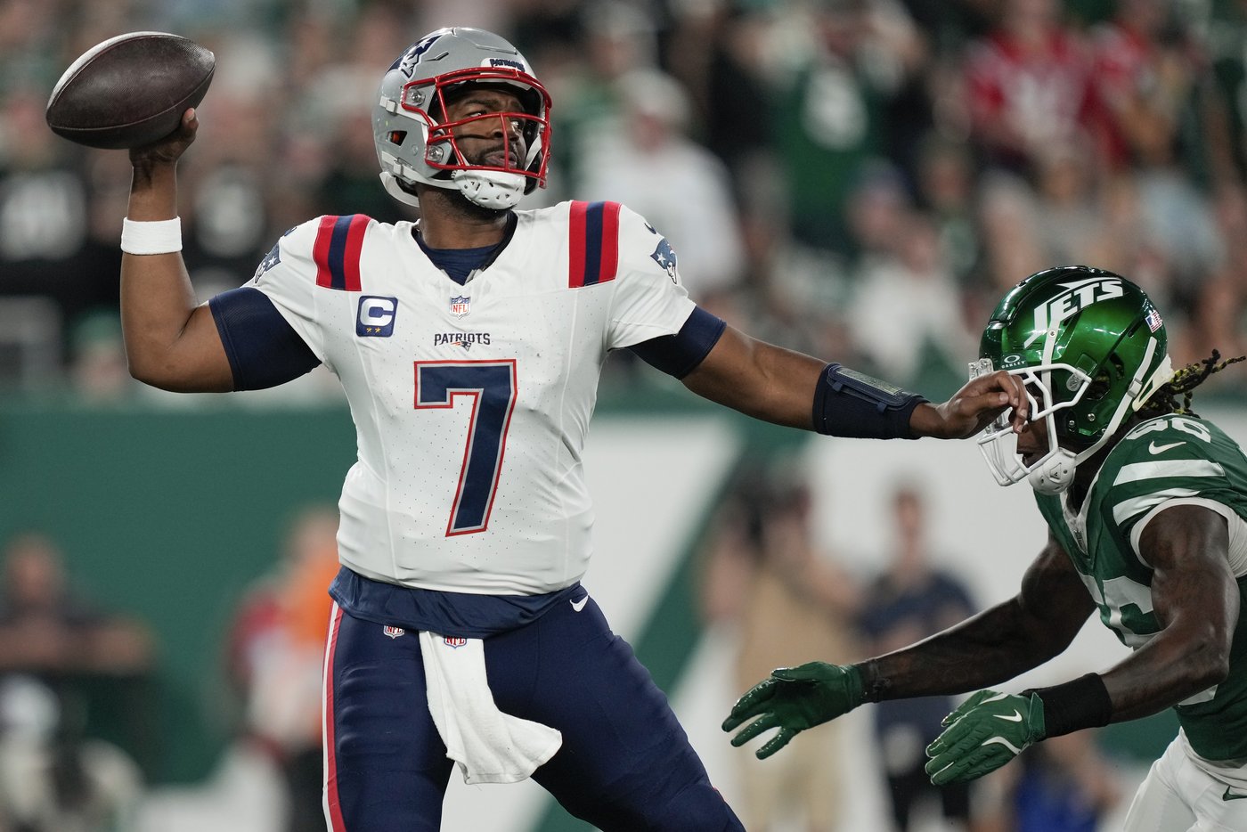 Patriots say it's not time yet to turn to Drake Maye at starting quarterback | iNFOnews.ca Patriots say it's not time yet to turn to Drake Maye at starting quarterback | iNFOnews.ca