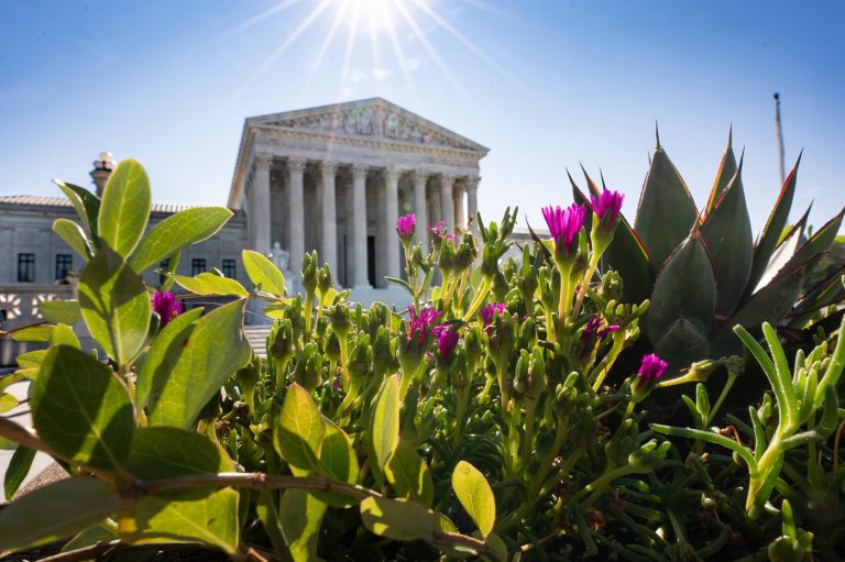 Trump administration asks the Supreme Court to allow quick third-country deportations to continue | iNFOnews.ca