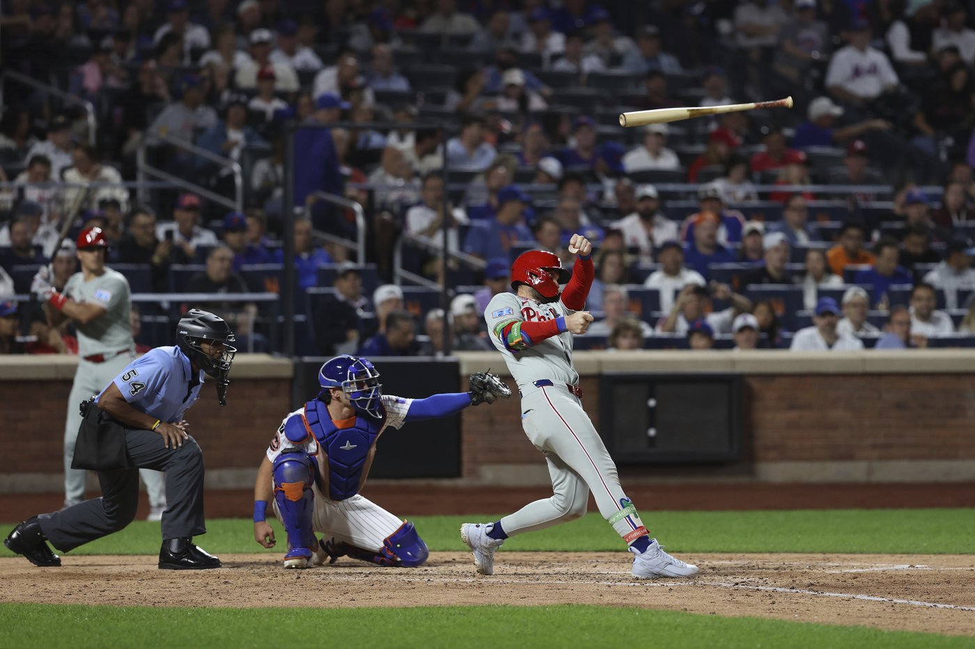 McLean goes 8 innings as Mets blank Phillies 6-0 for 3-game sweep | iNFOnews.ca