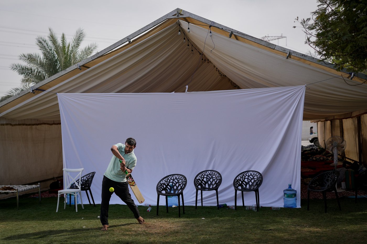 Photos show travellers stuck in the UAE taking shelter from war at Indian expat's home | iNFOnews.ca