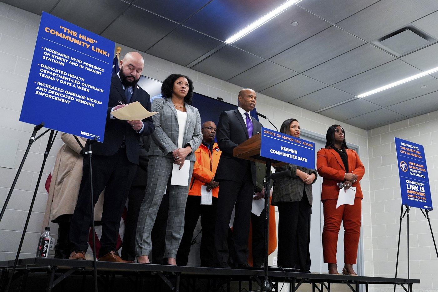 New York governor won't remove NYC mayor, for now, but plans to increase oversight of City Hall | iNFOnews.ca