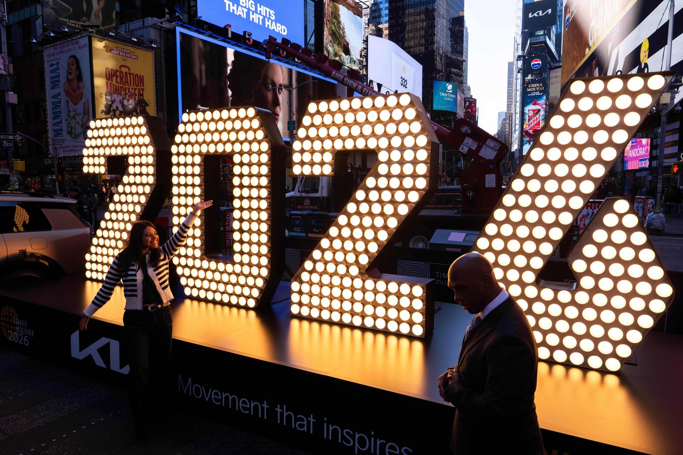 About one-third of Canadians optimistic about the new year: survey | iNFOnews.ca