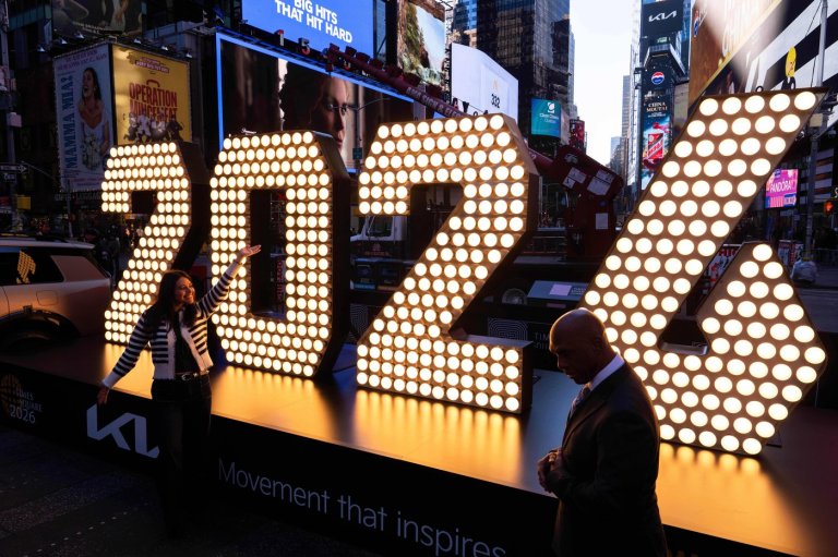 About one-third of Canadians optimistic about the new year: survey | iNFOnews.ca