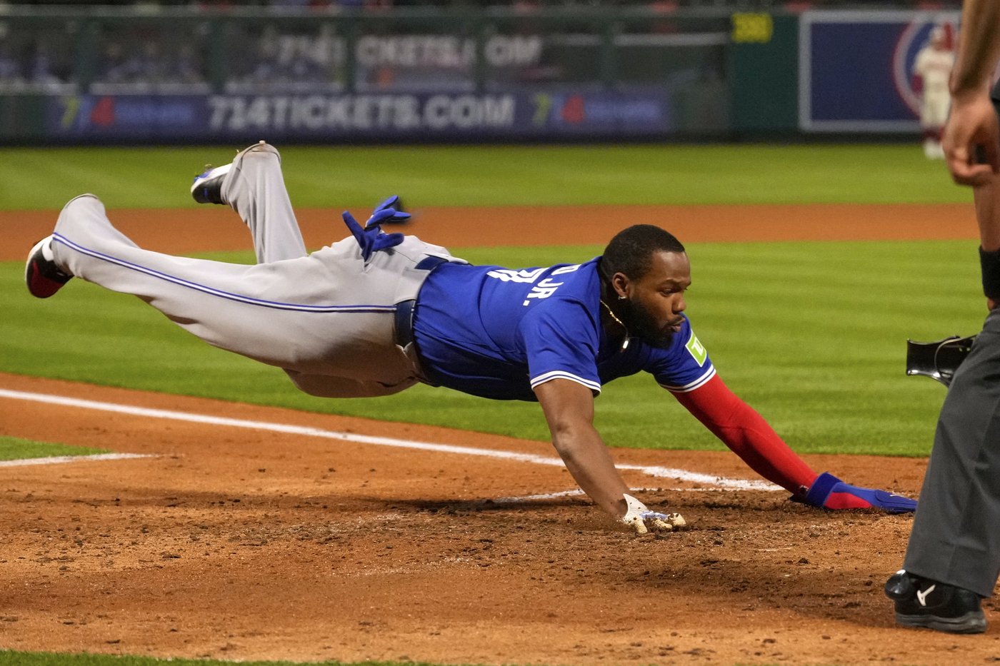 Jorge Soler's 3-run double in the 9th inning gives Angels 5-4 win over Blue Jays | iNFOnews.ca Jorge Soler's 3-run double in the 9th inning gives Angels 5-4 win over Blue Jays | iNFOnews.ca