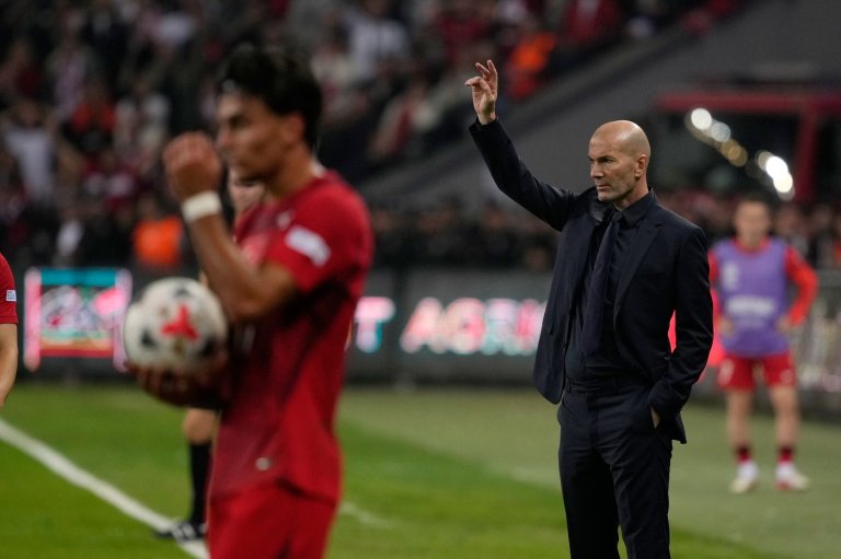 France coach Zidane's first win soured by Mbappé injury, Italy loses to Belgium in Nations League | iNFOnews.ca