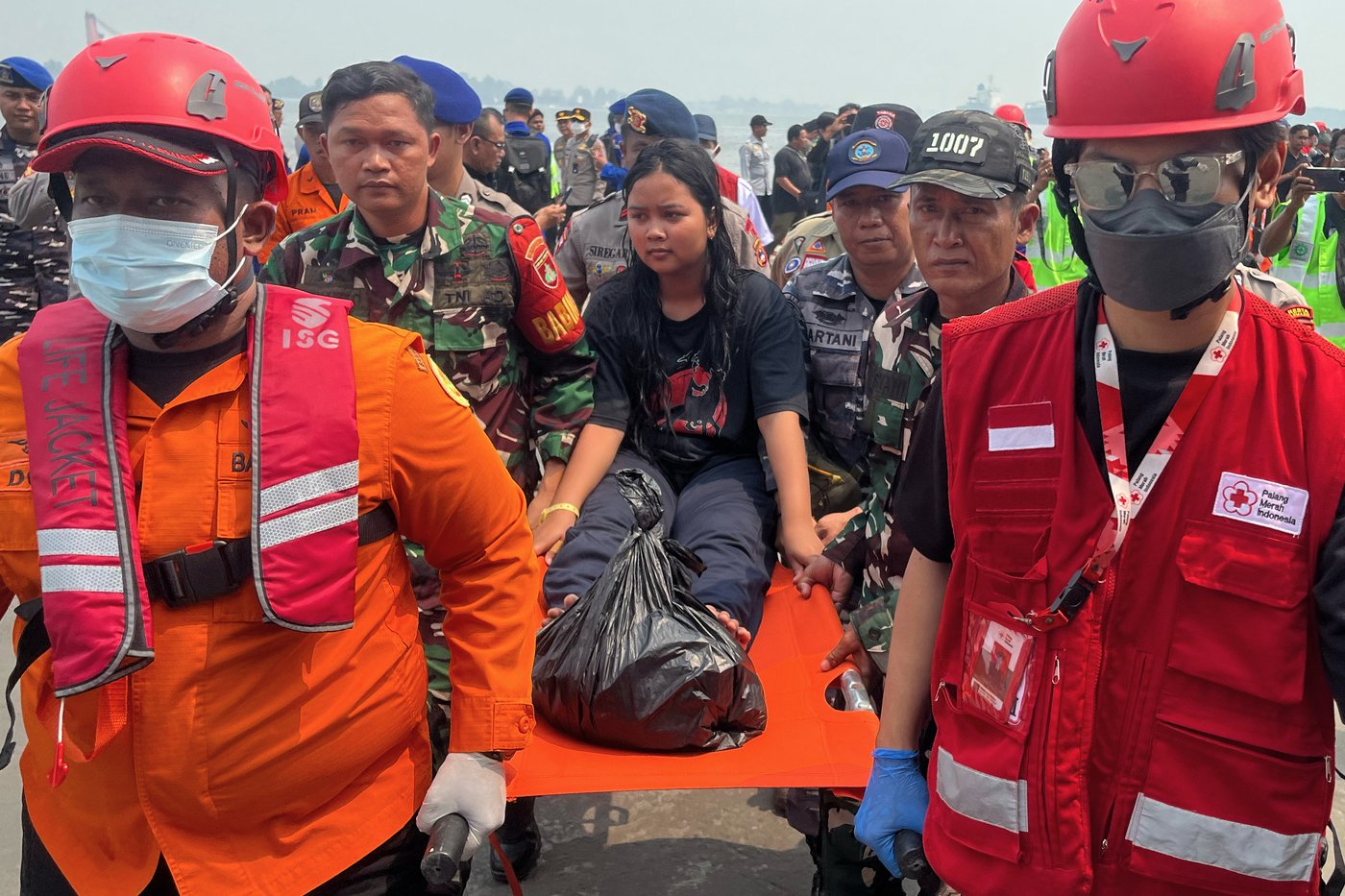 Indonesian divers recover 3 bodies from capsized ferry as salvage operation begins | iNFOnews.ca
