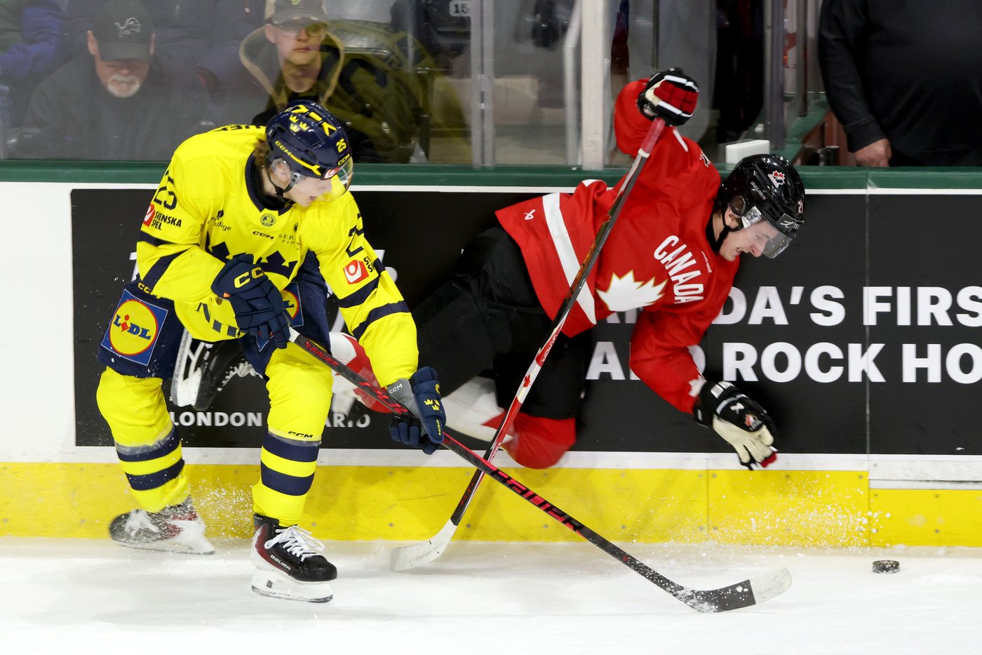 Sweden rallies to knock off Canada 4-2 in world junior tournament tune-up | iNFOnews.ca