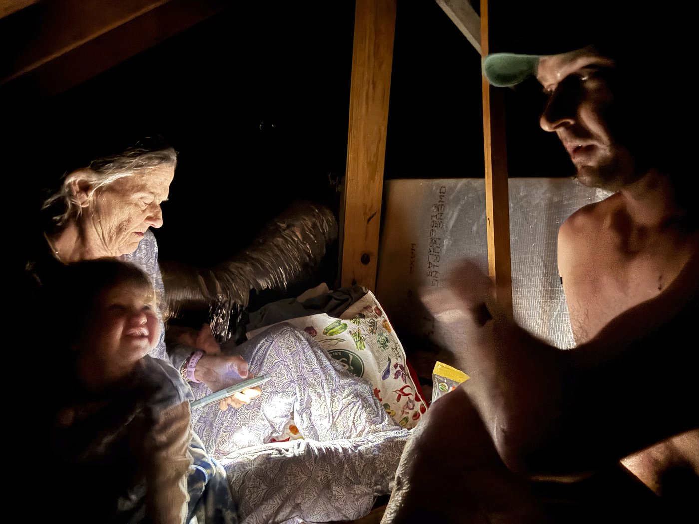 A Texas family clung to life on their roof, capturing the terrifying flooding in photos and video | iNFOnews.ca