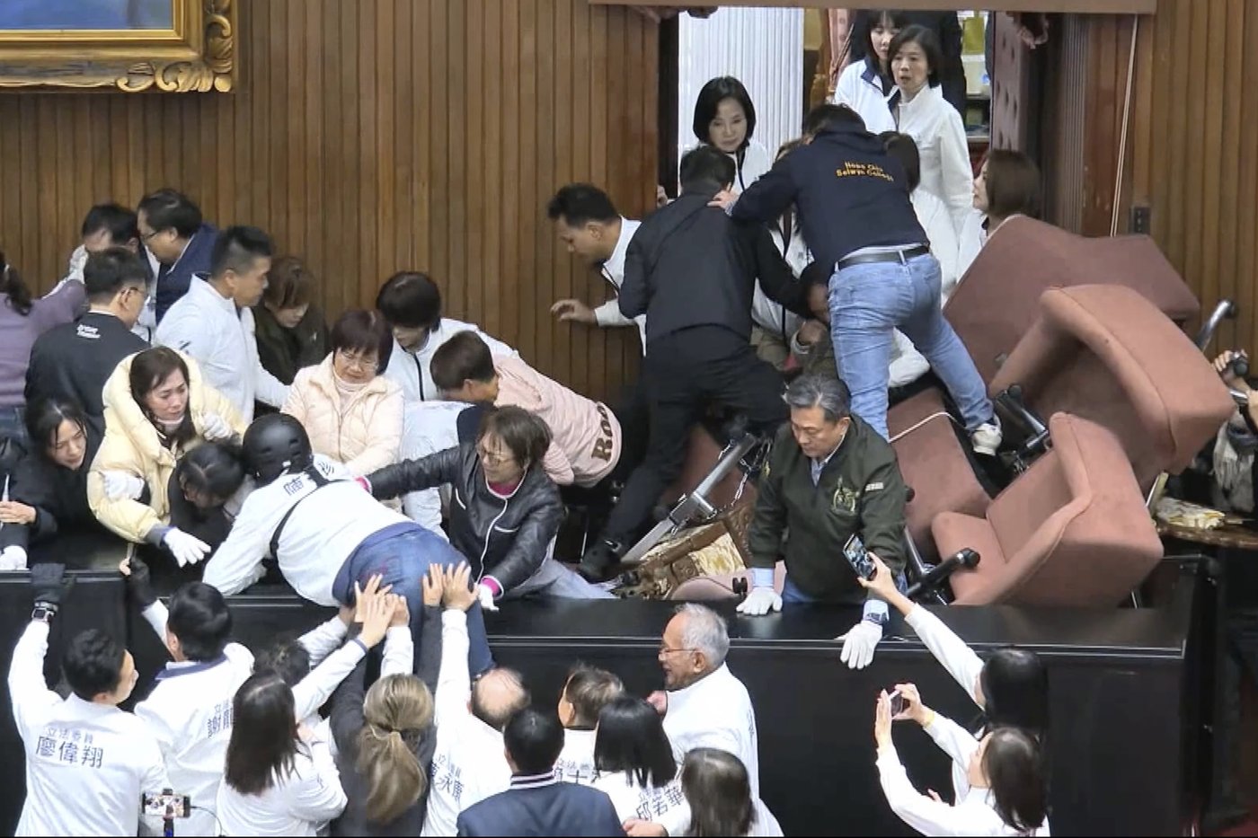 Taiwan lawmakers clash after one party breaks into legislature to occupy speaker's chair | iNFOnews.ca