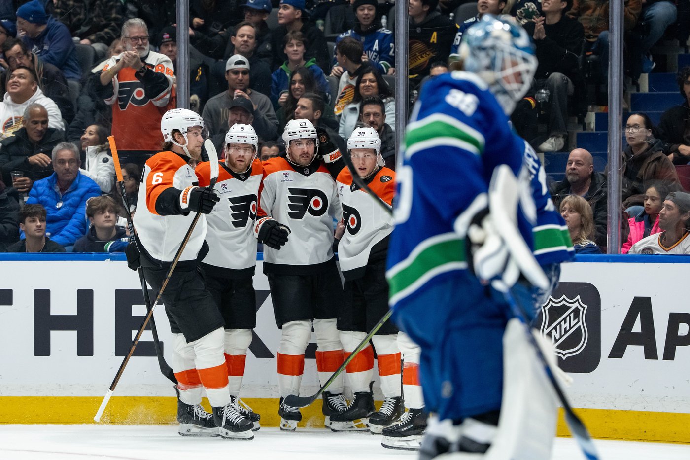 Flyers top Canucks 6-3 in head coach Rick Tocchet's return to Vancouver | iNFOnews.ca