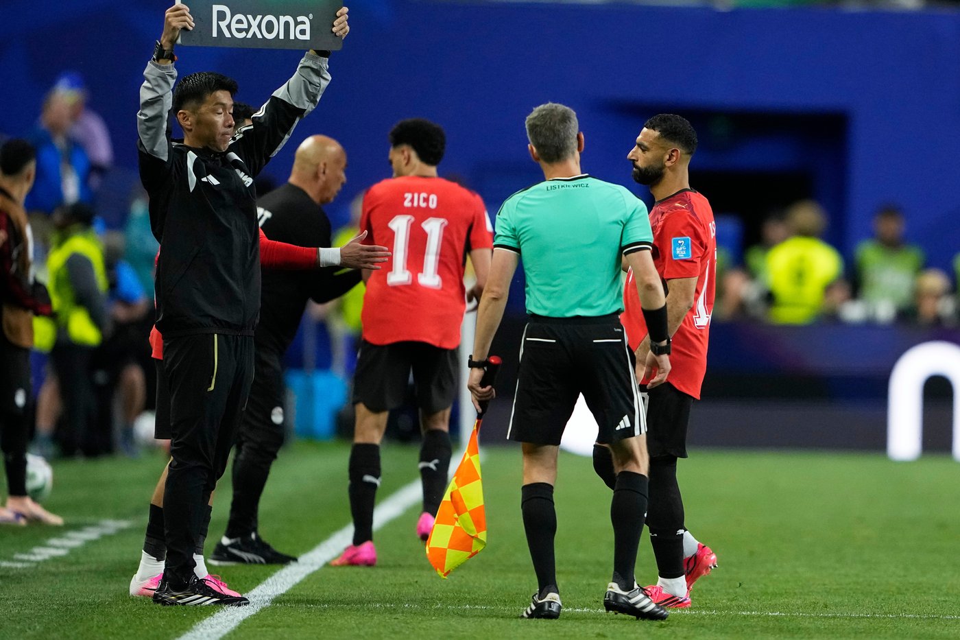 Egypt star Mohamed Salah leaves 1-1 World Cup draw with Iran due to left knee injury | iNFOnews.ca Egypt star Mohamed Salah leaves 1-1 World Cup draw with Iran due to left knee injury | iNFOnews.ca
