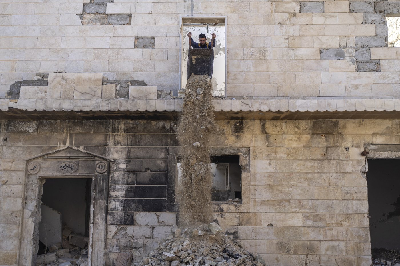 AP PHOTOS: In northern Syria, displaced owners return to houses with no roofs | iNFOnews.ca