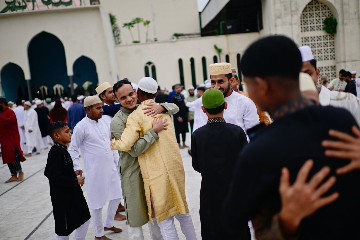 A look at celebrations for Eid al-Fitr around the world, in photos | iNFOnews.ca