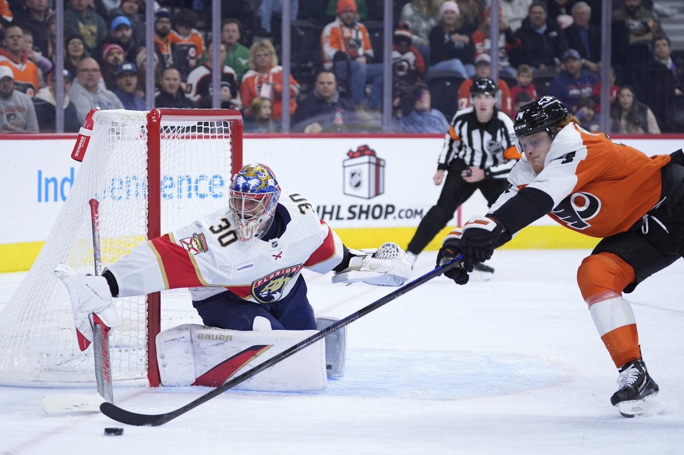 Panthers waste early 3-goal lead, rally with 3 goals in final minutes to top Flyers 7-5 | iNFOnews.ca Panthers waste early 3-goal lead, rally with 3 goals in final minutes to top Flyers 7-5 | iNFOnews.ca
