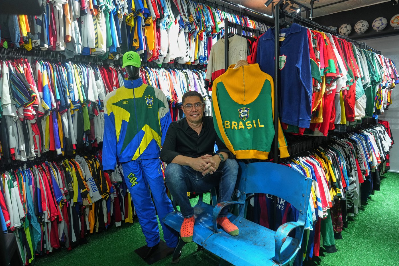 Pelé's 1966 World Cup jacket draws new fans after Bad Bunny wears it at concerts in Brazil | iNFOnews.ca