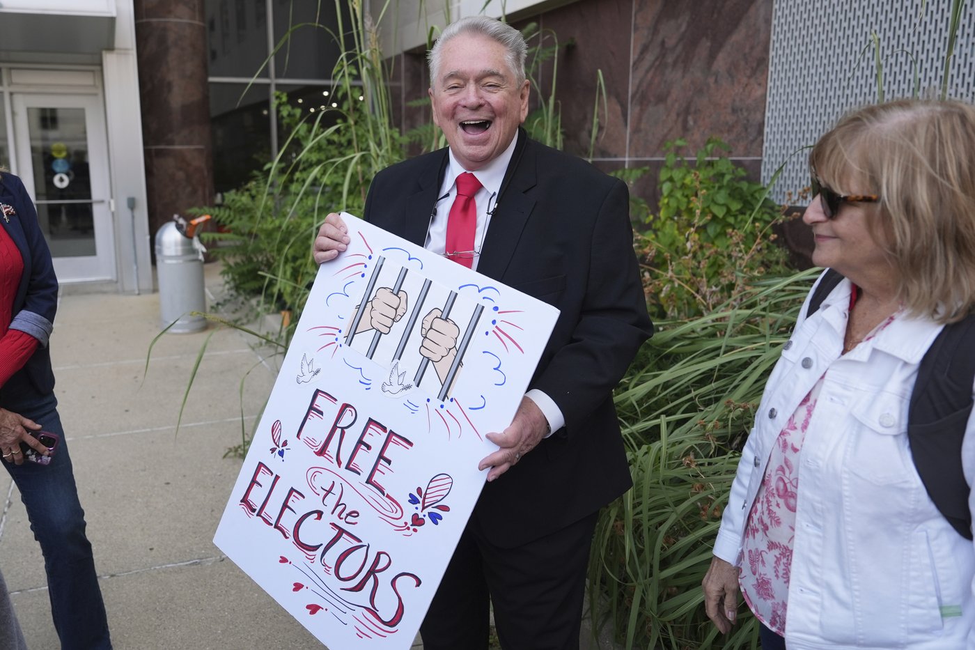 Michigan dismissal highlights the challenges in prosecuting cases against Trump's 2020 fake electors | iNFOnews.ca