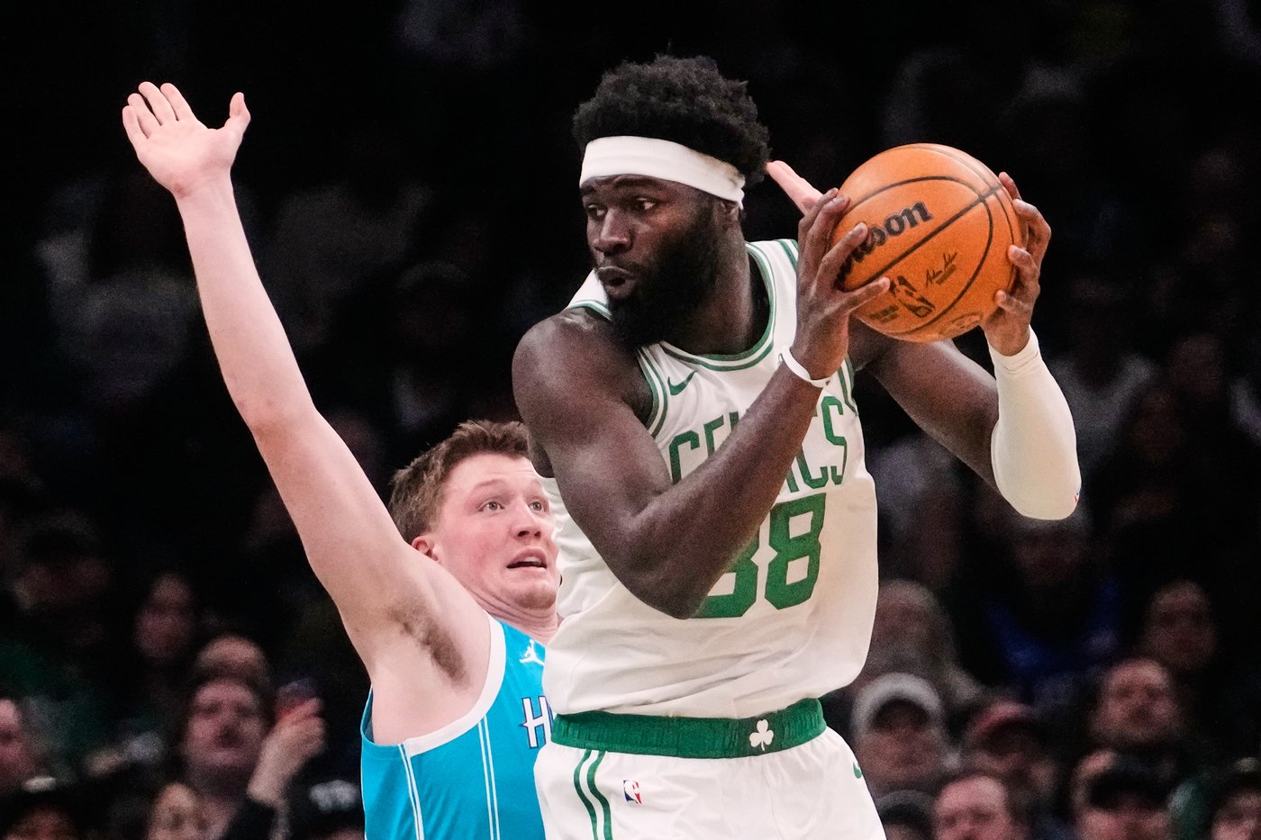 Brown scores 35 points as the Celtics beat the Hornets 113-102 to claim the season series | iNFOnews.ca