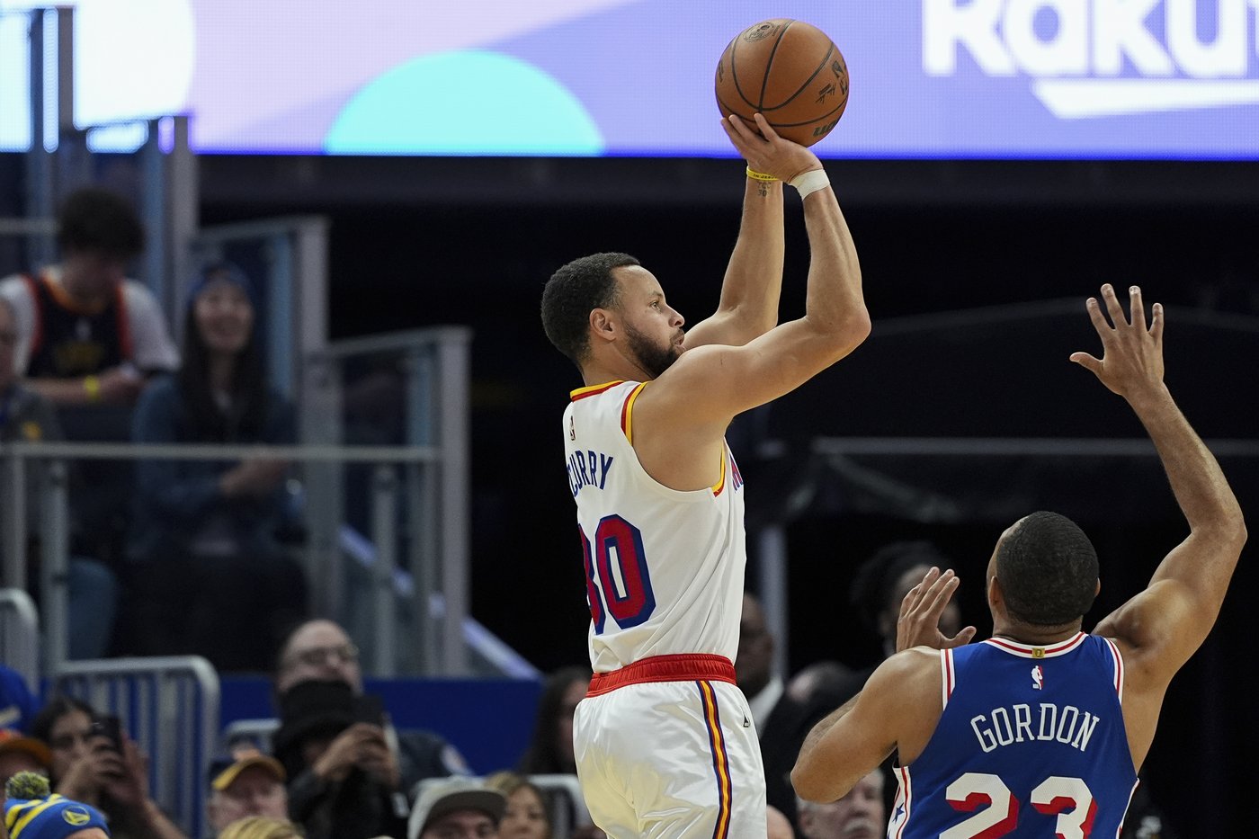 Stephen Curry scores 30 points, makes all 8 3-point attempts in Warriors' 139-105 win over 76ers | iNFOnews.ca Stephen Curry scores 30 points, makes all 8 3-point attempts in Warriors' 139-105 win over 76ers | iNFOnews.ca