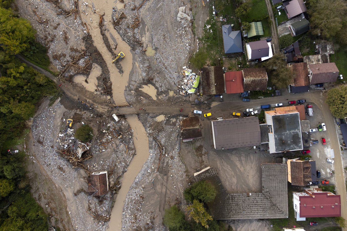 International rescue teams arrive in Bosnia after devastating floods and landslides | iNFOnews.ca